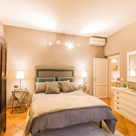 Flat Sole In The Hearth Of Apartman Firenze