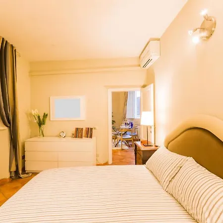 Flat Sole In The Hearth Of Apartman